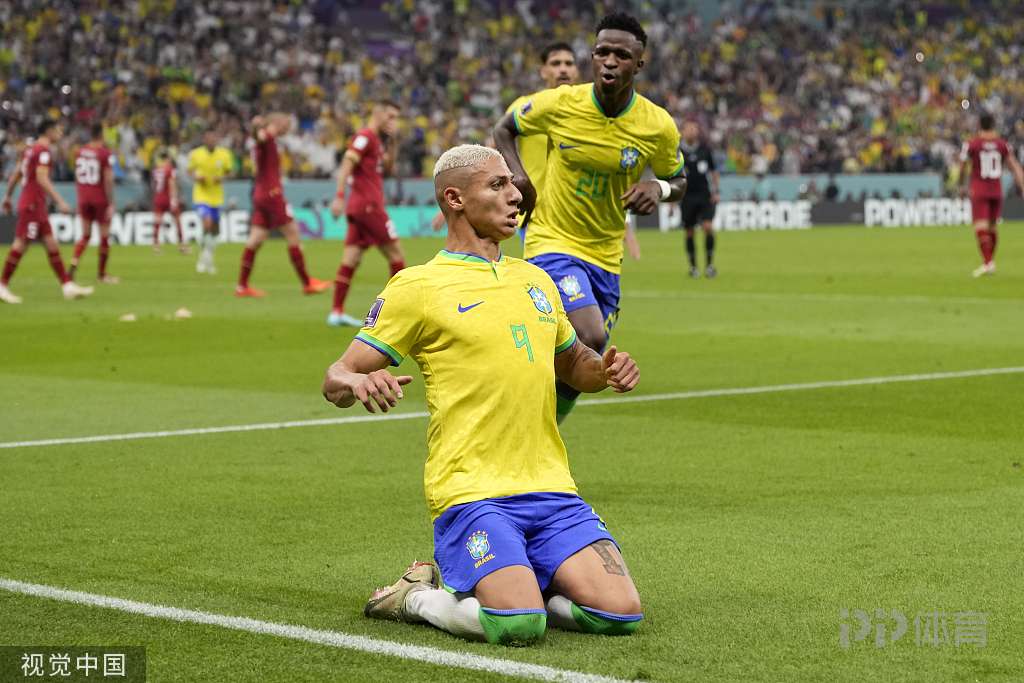世界杯-巴西2-0塞尔维亚 理查利森侧勾破门+梅开二度 7 世界杯-巴西2-0塞尔维亚 理查利森侧勾破门+梅开二度
