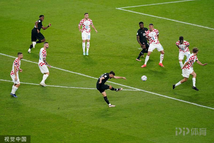 世界杯-克罗地亚4-1逆转加拿大 克拉马里奇双响阿芳2分钟闪击 10 克罗地亚对加拿大在哈利法国际体育场